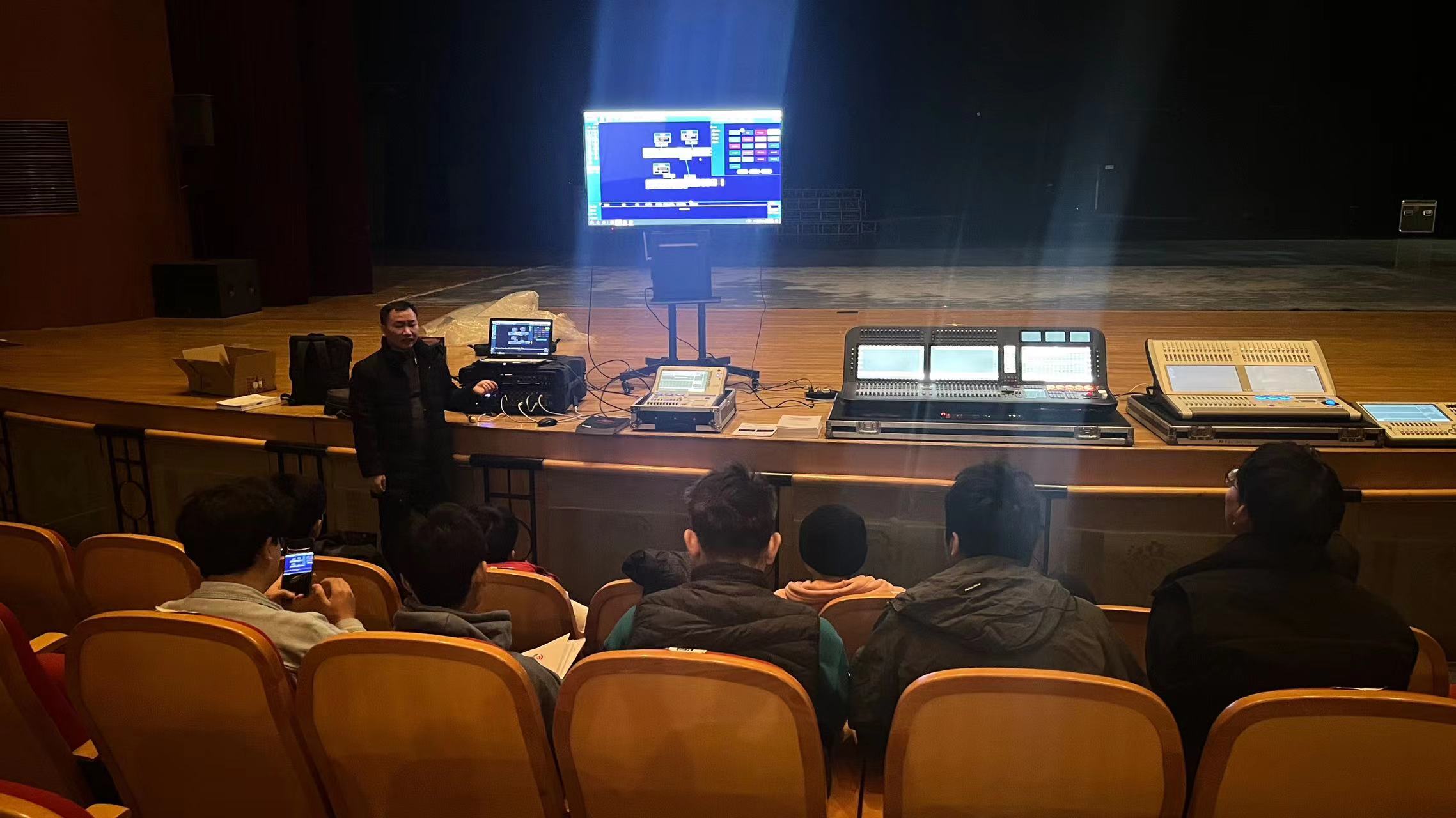 Avolites控臺(tái)亮相中國(guó)戲曲學(xué)院技術(shù)交流會(huì)，助力傳統(tǒng)文化創(chuàng)新！