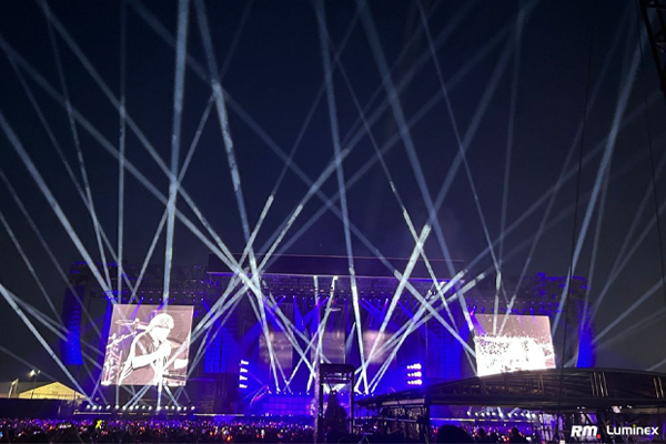 AC/DC在雷焦艾米利亞RFC運(yùn)動(dòng)場(chǎng)：音樂(lè)和技術(shù)的勝利！